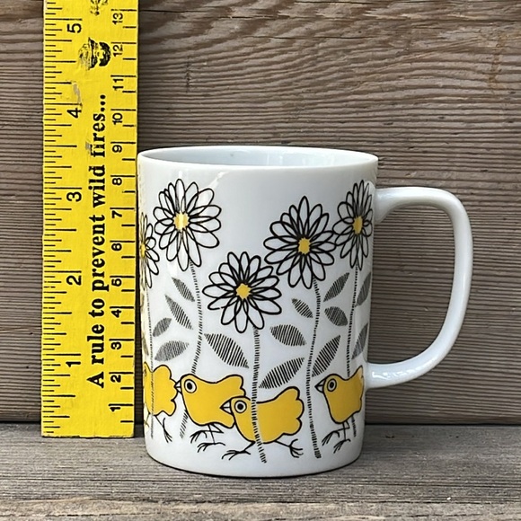 Vintage Coffee Mugs With Yellow Chicks & Daisies :: Set of 2 - Picture 7 of 11